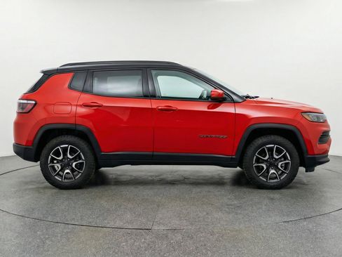Used 2025 Jeep Compass Trailhawk image 11