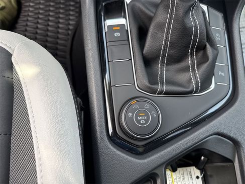 New 2025 Volkswagen Taos SE image 33