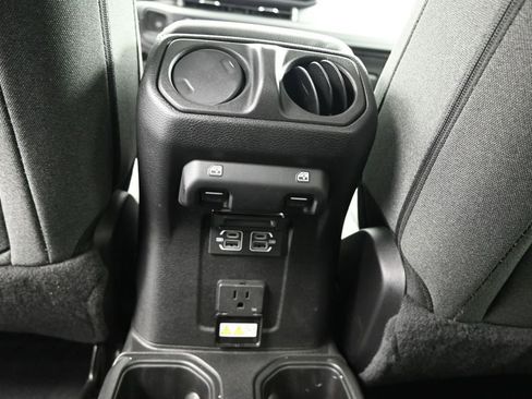 Used 2026 Jeep Wrangler Unlimited Sahara AWD/4WD image 10