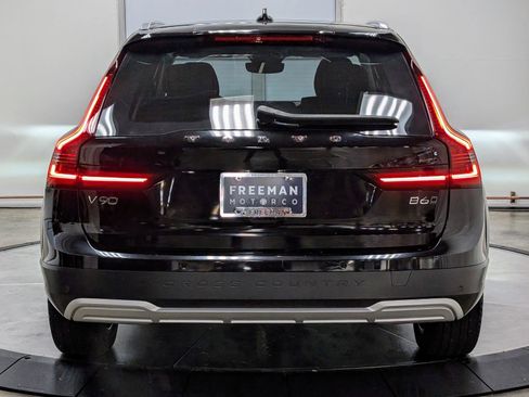 Used 2024 Volvo V90 B6 Cross Country Plus w/ Climate Package image 8