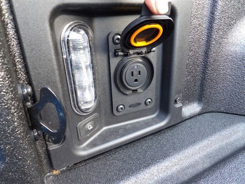 New 2025 Ford Maverick Lariat w/ Black Appearance Package image 9