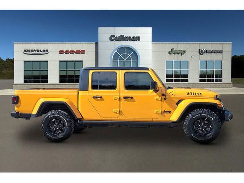 Used 2021 Jeep Gladiator Sport AWD/4WD image 2