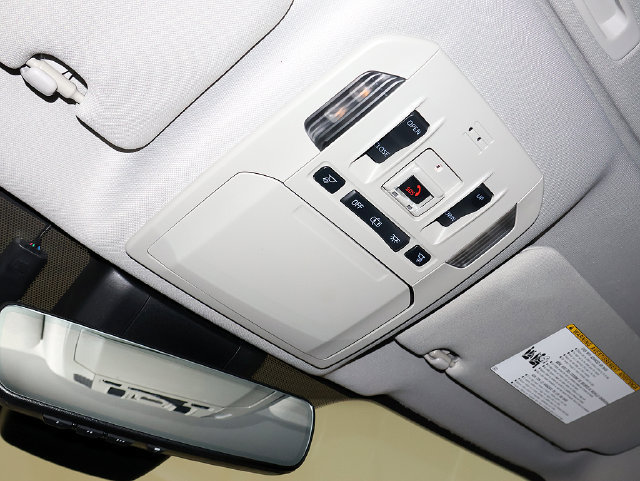Used 2021 Toyota Highlander XLE AWD/4WD image 23