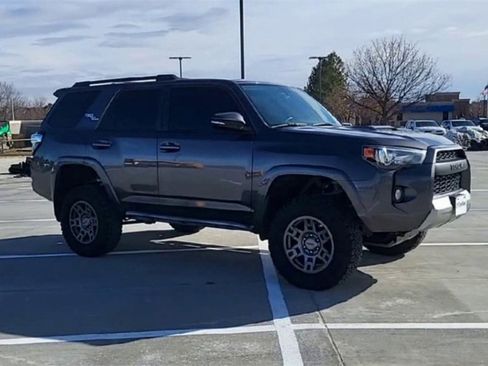 Used 2019 Toyota 4Runner TRD Off-Road Premium image 3