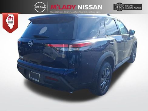 New 2025 Nissan Pathfinder SV image 7