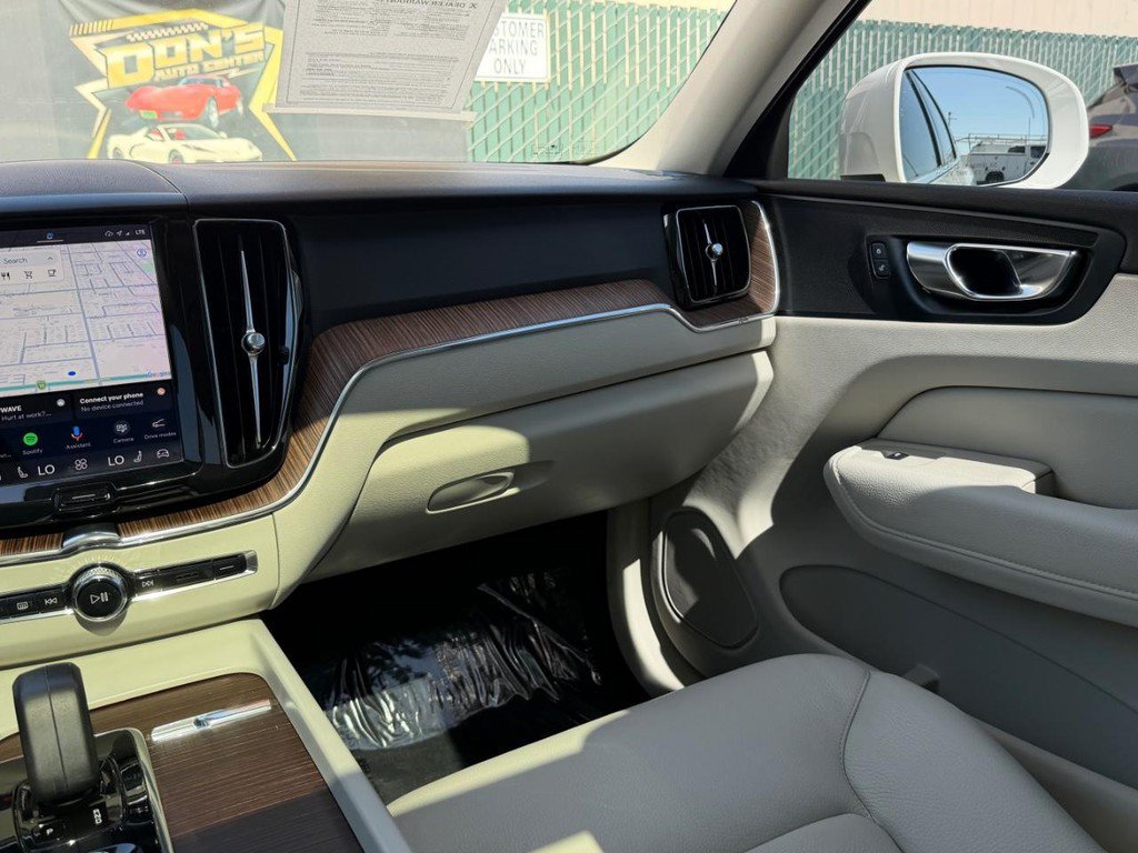 Used 2022 Volvo XC60 B5 Momentum AWD/4WD image 26