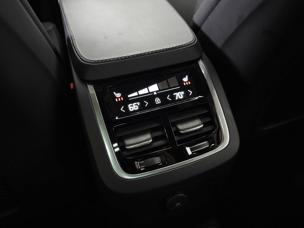 Certified 2024 Volvo XC90 T8 Plus w/ Protection Package AWD/4WD image 31