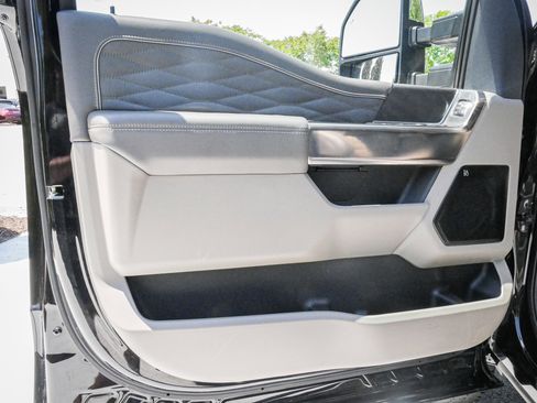 Used 2025 Ford F250 Platinum w/ Platinum Plus Package AWD/4WD image 14
