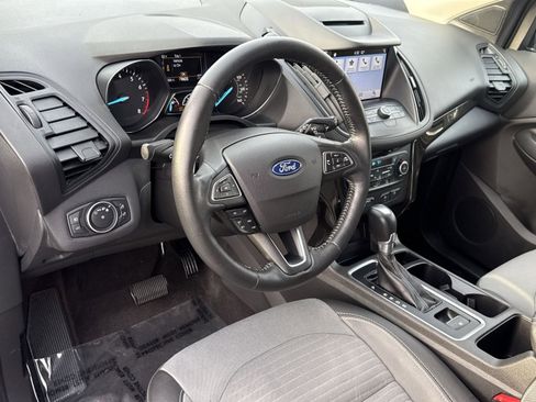 Used 2018 Ford Escape SE w/ SE Sport Appearance Package image 16