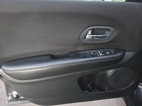 Used 2018 Honda HR-V LX image 6