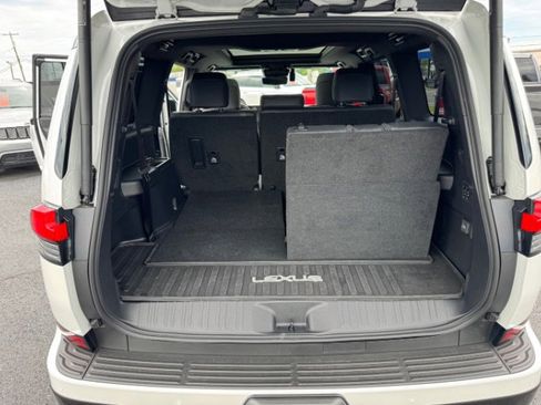 Used 2025 Lexus GX 550 w/ Accessory Package (2T) AWD/4WD image 11