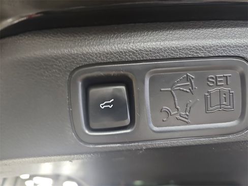 Used 2023 Ford Expedition Limited image 13