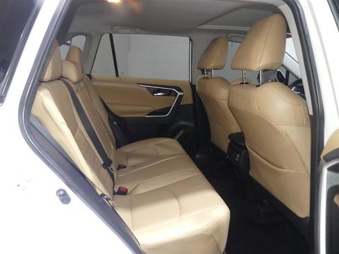 Used 2019 Toyota RAV4 XLE Premium image 28