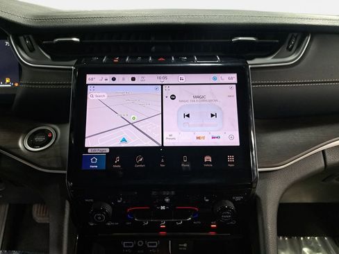 Used 2023 Jeep Grand Cherokee Limited image 21