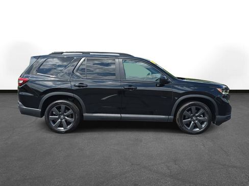 Used 2025 Honda Pilot Sport image 4