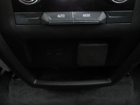 Used 2025 GMC Acadia Elevation image 30