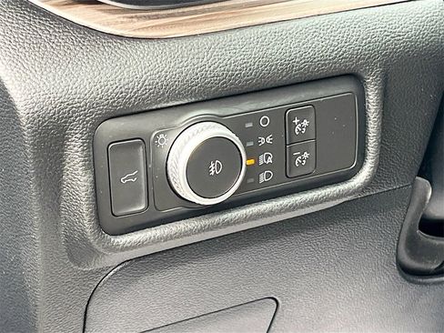 Used 2020 Ford Explorer Limited image 10