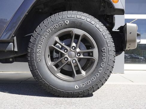 Used 2017 Jeep Wrangler Sahara AWD/4WD image 30