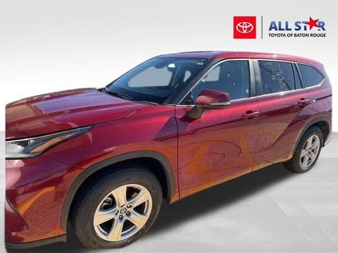 Used 2024 Toyota Highlander LE image 1