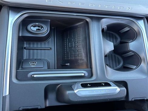 New 2025 Ford Expedition Active image 26