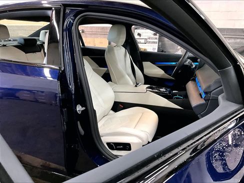 Certified 2026 BMW i5 eDrive40 w/ M Sport Package RWD image 10