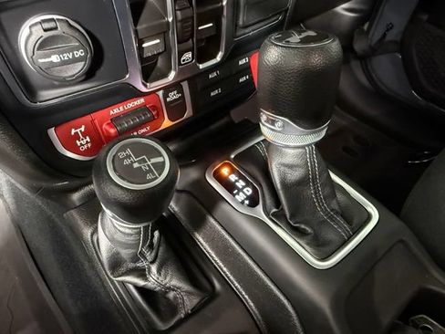 Used 2024 Jeep Wrangler Unlimited Sport AWD/4WD image 31
