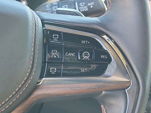 Used 2023 Jeep Grand Cherokee L Summit w/ Luxury Tech Group V image 33