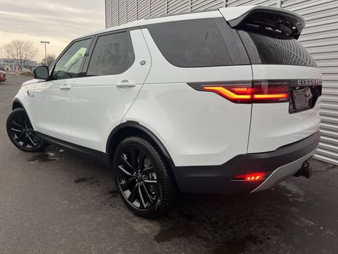 New 2026 Land Rover Discovery S image 3