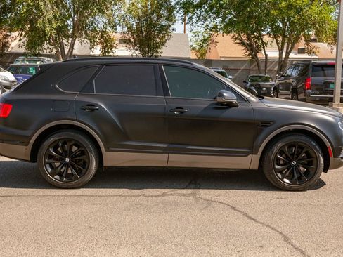 Used 2018 Bentley Bentayga AWD/4WD image 4