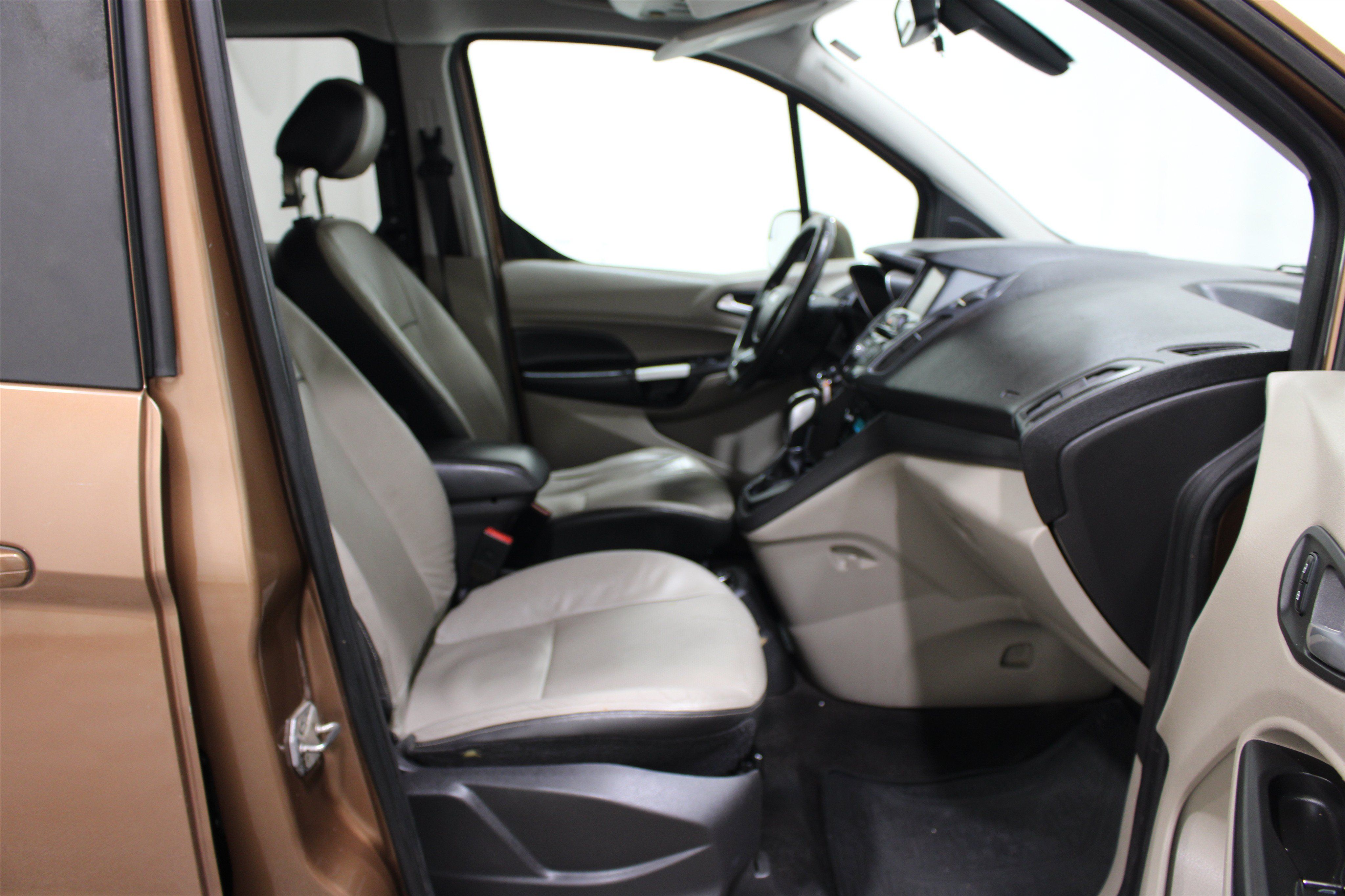 Used 2014 Ford Transit Connect Titanium FWD image 25