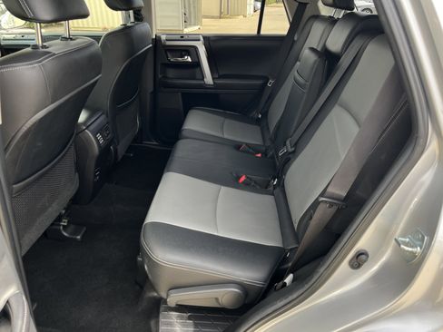 Used 2016 Toyota 4Runner SR5 Premium image 32