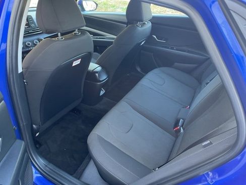 Used 2025 Hyundai Elantra SE image 8