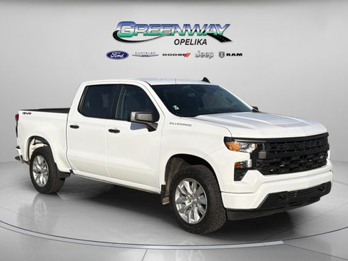 Used 2024 Chevrolet Silverado 1500 Custom image 1