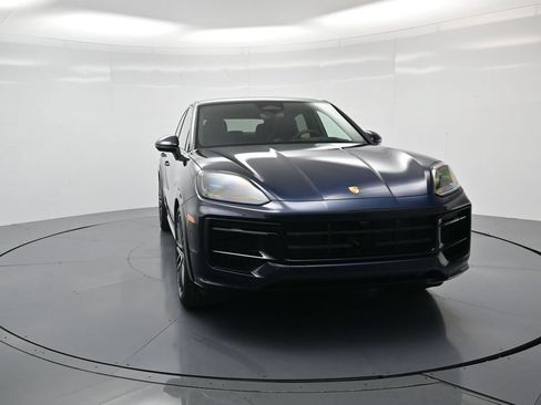 Certified 2026 Porsche Cayenne GTS AWD/4WD image 33