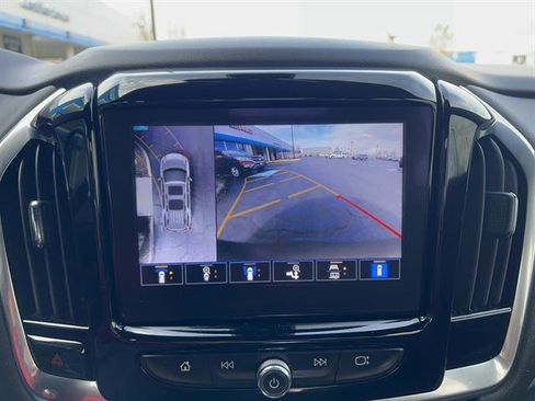 Used 2023 Chevrolet Traverse High Country image 24