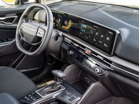 New 2026 Kia Sportage LX FWD image 8