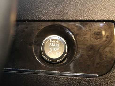 Used 2016 Chrysler Town & Country Touring w/ Driver Convenience Group image 26