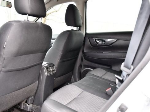 Used 2018 Nissan Rogue SV w/ Premium Package image 16