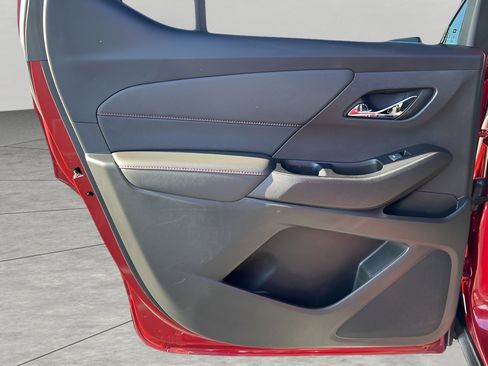 Used 2023 Chevrolet Traverse RS image 28