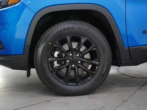 Used 2023 Jeep Cherokee Altitude Lux AWD/4WD image 30