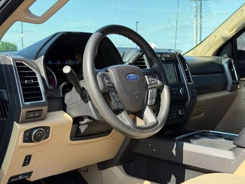 Used 2017 Ford F250 XLT w/ XLT Premium Package AWD/4WD image 24