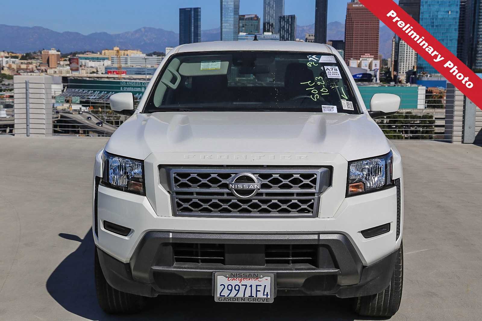 Used 2022 Nissan Frontier SV RWD image 2