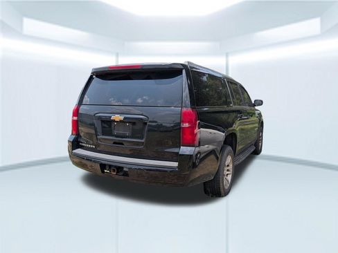 Used 2018 Chevrolet Suburban LT RWD image 5