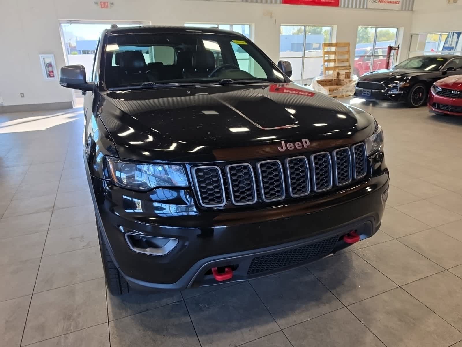 Used 2017 Jeep Grand Cherokee Trailhawk AWD/4WD image 3
