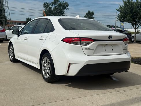 Used 2024 Toyota Corolla LE FWD image 5