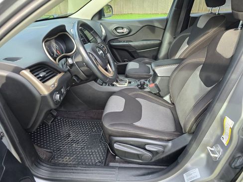 Used 2017 Jeep Cherokee Altitude image 21