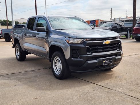 Used 2023 Chevrolet Colorado W/T RWD image 4