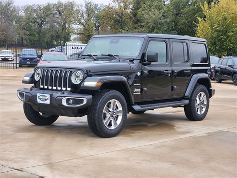 Used 2021 Jeep Wrangler Unlimited Sahara image 3