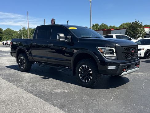 Used 2021 Nissan Titan PRO-4X w/ Pro-4x Convenience Package AWD/4WD image 2