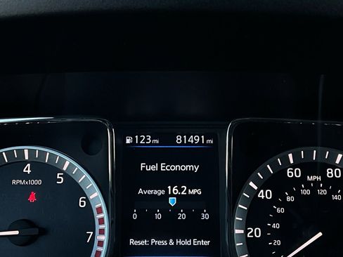 Used 2019 Nissan Titan SV w/ SV Convenience Package image 40